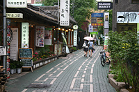 Walking in Insadong